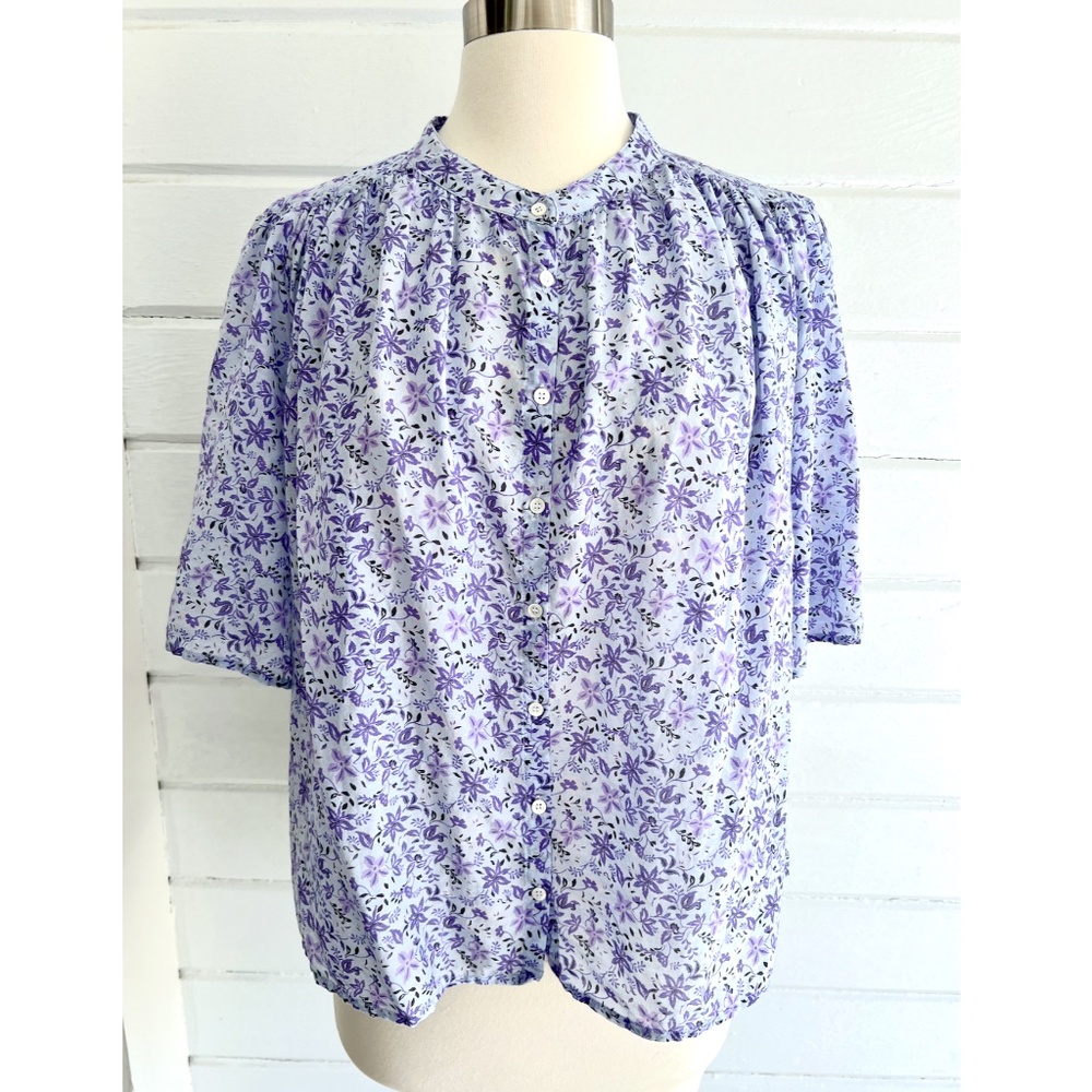 XiRENA Lavender Floral Button-Front Blouse